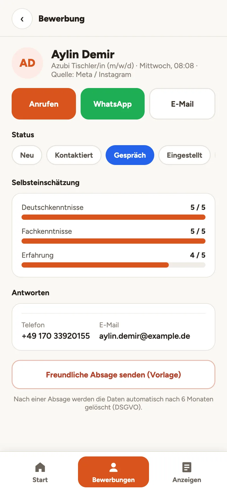 Bewerbungsdetail mit Anrufen, WhatsApp und E-Mail sowie Status-Pipeline